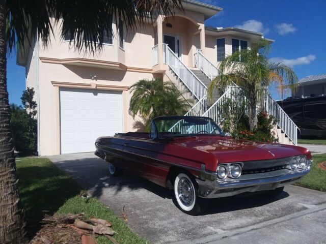 Oldsmobile Eighty-Eight 1961 image number 1