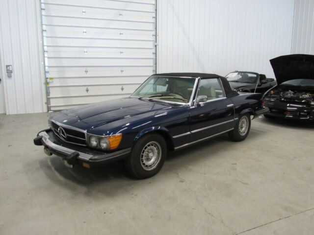 Mercedes-Benz SL-Class 1975 image number 38