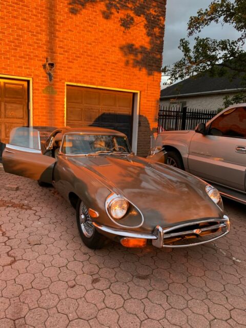 Jaguar E-Type 1969 image number 0