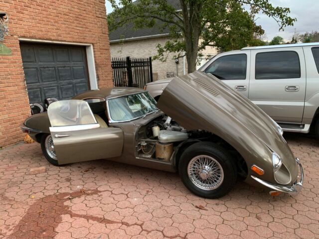 Jaguar E-Type 1969 image number 26