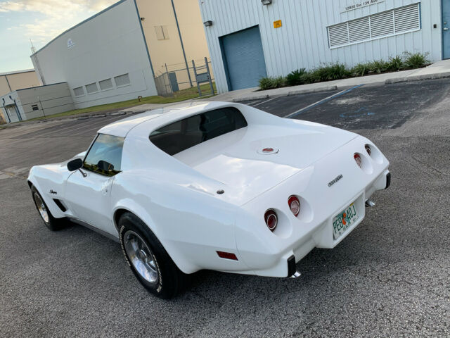 Chevrolet Corvette 1976 image number 1