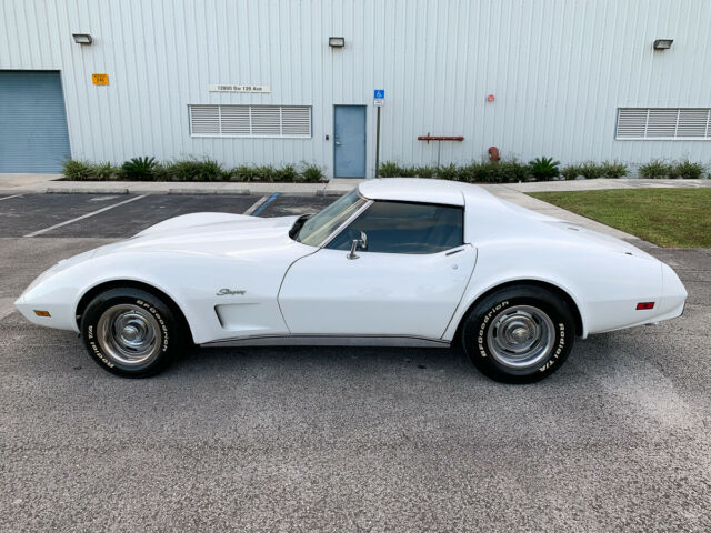 Chevrolet Corvette 1976 image number 27