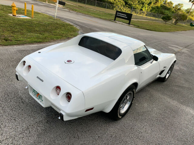 Chevrolet Corvette 1976 image number 28