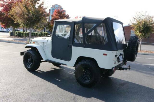 Toyota FJ-40 Landcruiser 4x4 1972 image number 27