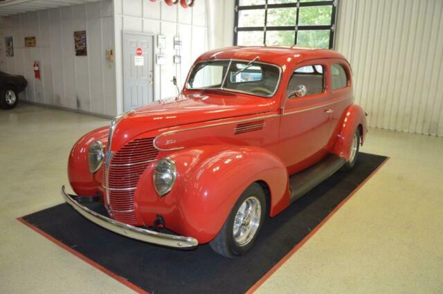 Ford Tudor 1939 image number 2