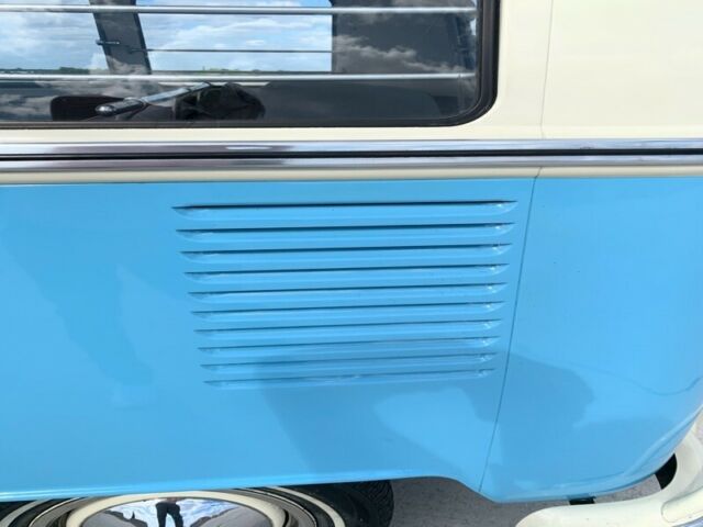 Volkswagen Bus/Vanagon 1965 image number 14