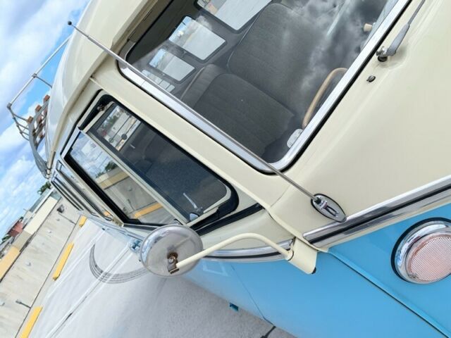 Volkswagen Bus/Vanagon 1965 image number 29