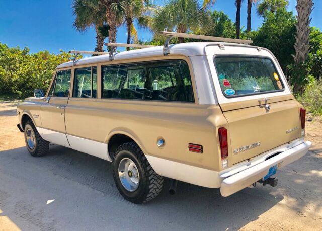 Chevrolet Suburban 1970 image number 2