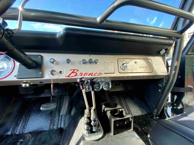 Ford Bronco 1977 image number 16