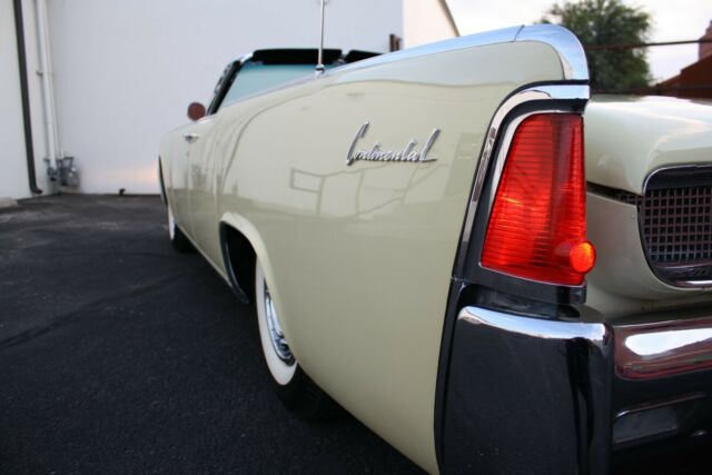 Lincoln Continental 1961 image number 10