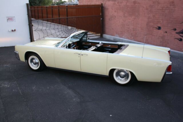 Lincoln Continental 1961 image number 11