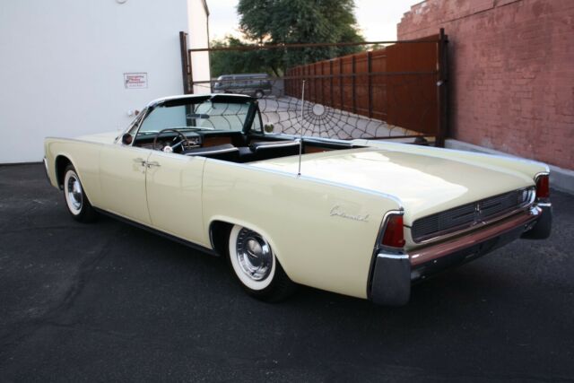 Lincoln Continental 1961 image number 30