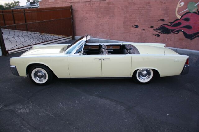 Lincoln Continental 1961 image number 32