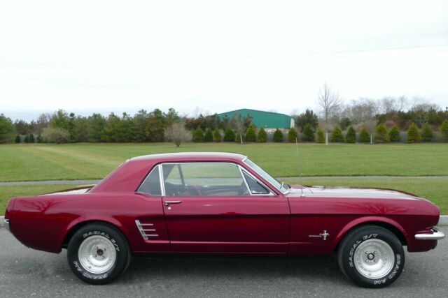 Ford Mustang 1966 image number 26