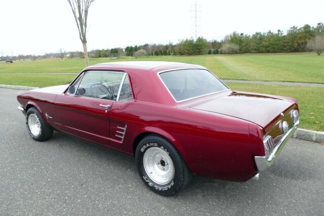 Ford Mustang 1966 image number 29