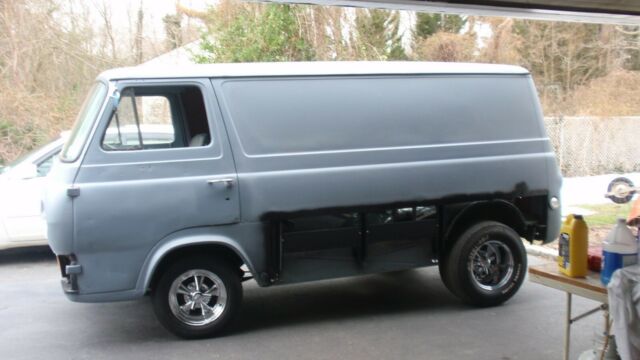 Ford E-Series Van 1967 image number 12