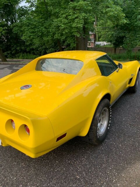 Chevrolet Corvette 1976 image number 32