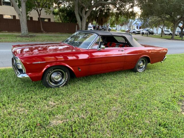 Ford Galaxie 1966 image number 3