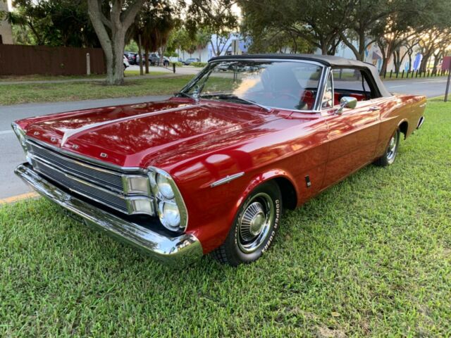 Ford Galaxie 1966 image number 30