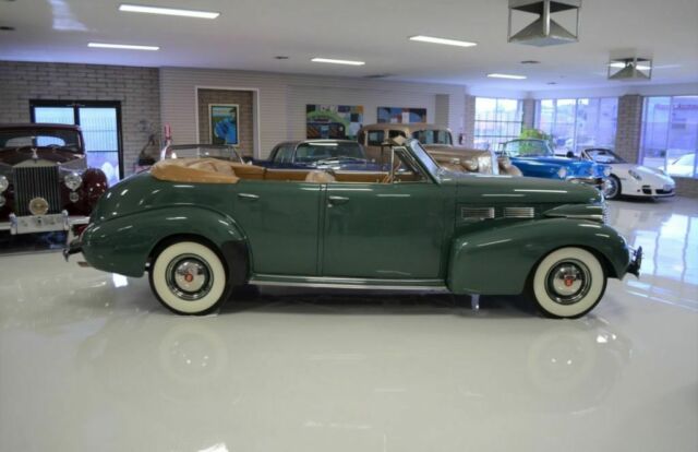 Cadillac Series 62 Convertible Sedan 1940 image number 17