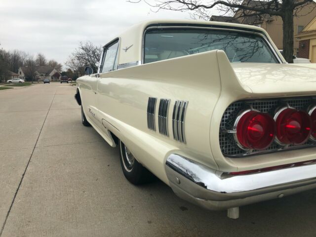 Ford Thunderbird 1960 image number 17