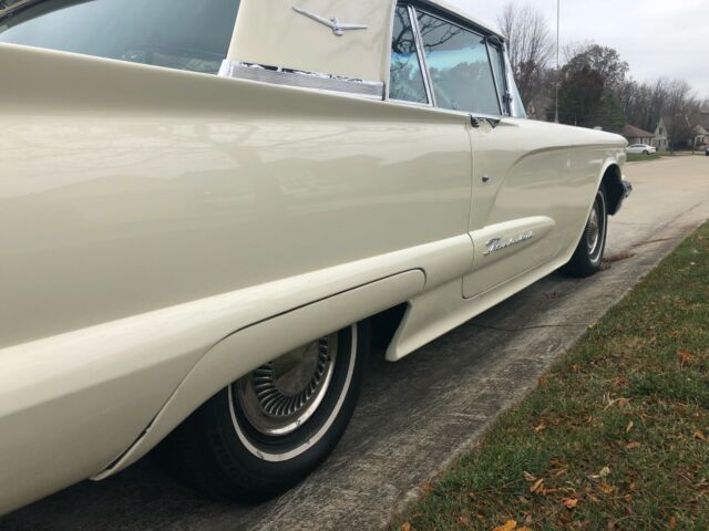 Ford Thunderbird 1960 image number 4