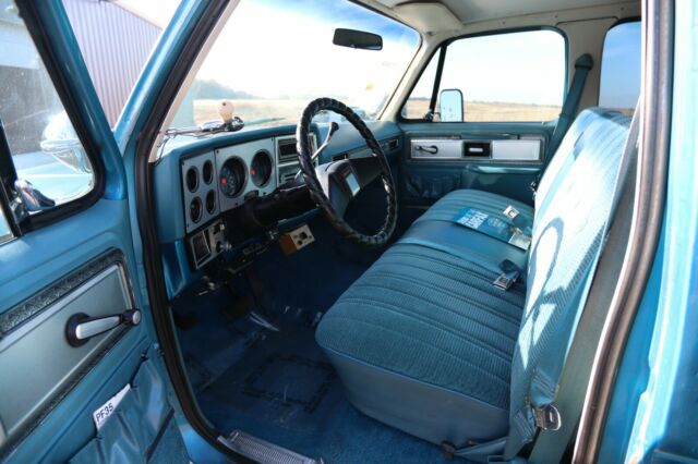 GMC Suburban 1978 image number 31