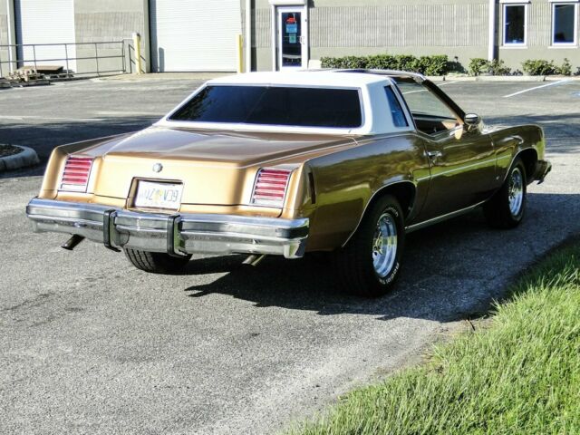 Pontiac Grand Prix 1976 image number 39