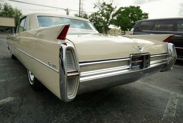 Cadillac DeVille 1964 image number 34