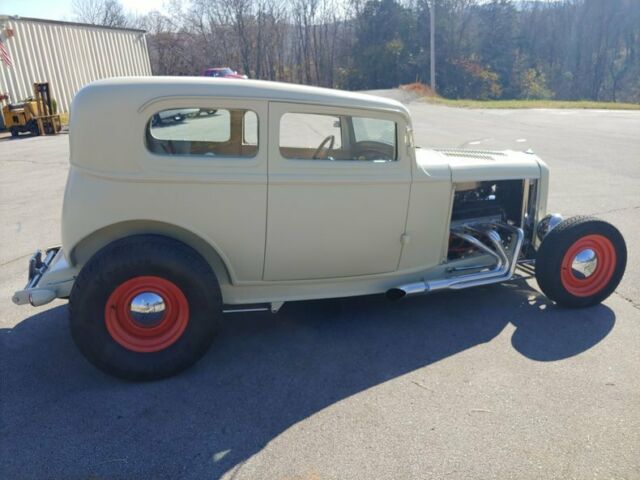 Ford Tudor Sedan 1932 image number 29