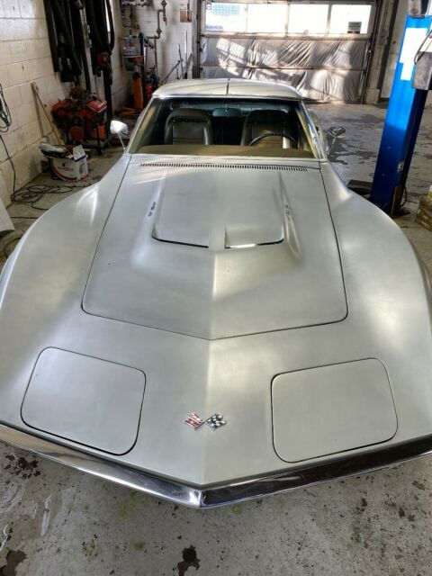 Chevrolet Corvette 1972 image number 17