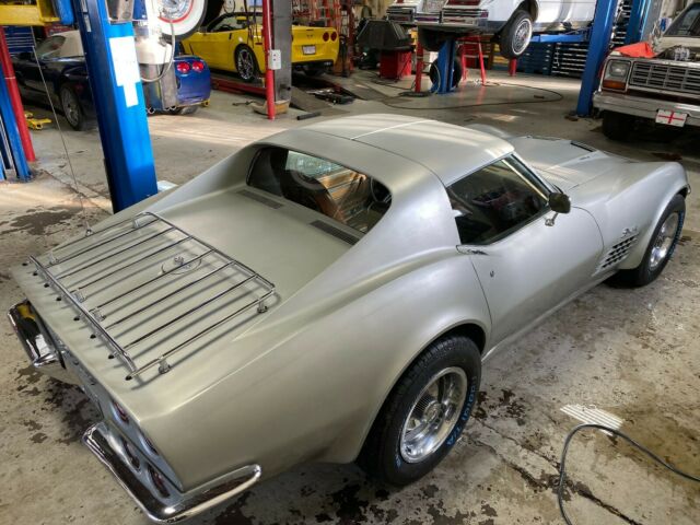 Chevrolet Corvette 1972 image number 20