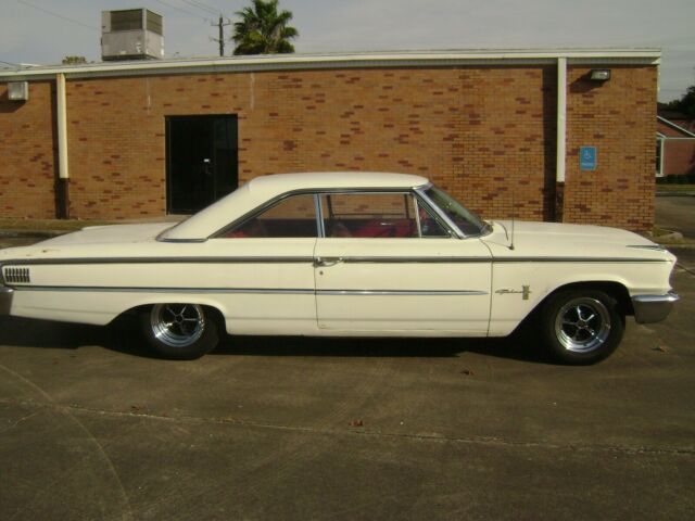 Ford Galaxie 1963 image number 1