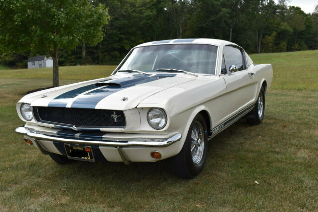 Ford Mustang 1965 image number 24