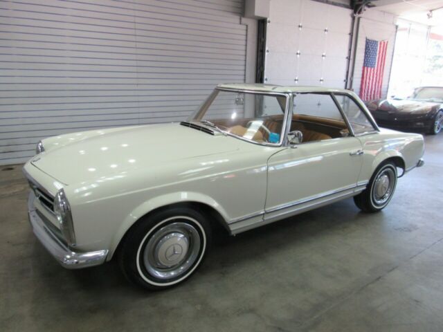 Mercedes-Benz 200-Series 1966 image number 0