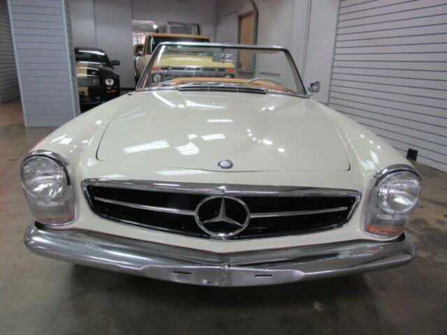 Mercedes-Benz 200-Series 1966 image number 8