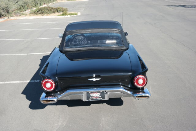 Ford Thunderbird 1957 image number 10