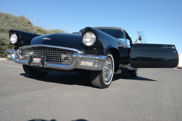 Ford Thunderbird 1957 image number 17