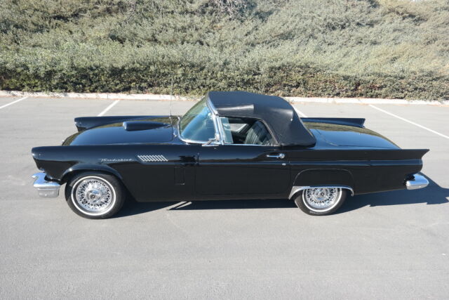 Ford Thunderbird 1957 image number 2