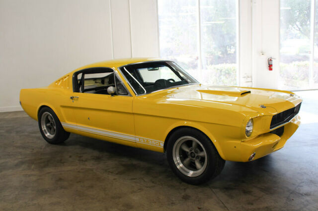 Ford Mustang 1965 image number 29