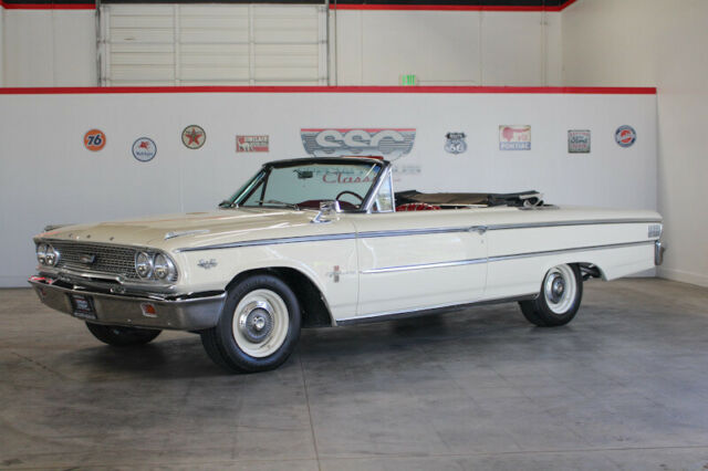 Ford Galaxie 1963 image number 11