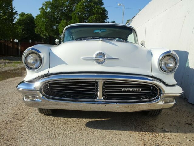 Oldsmobile Ninety-Eight 1956 image number 4