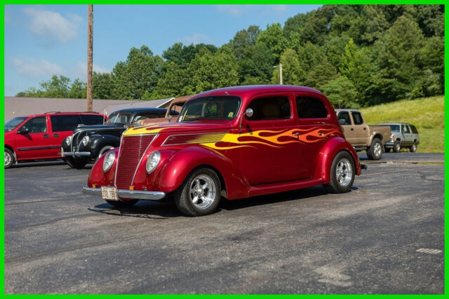 Ford Sedan 1937 image number 0