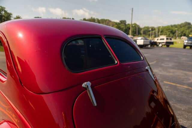 Ford Sedan 1937 image number 11