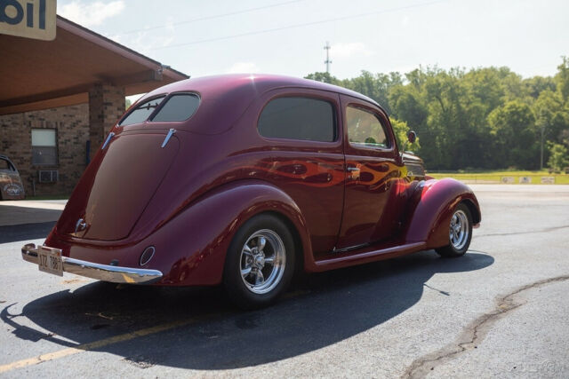 Ford Sedan 1937 image number 28