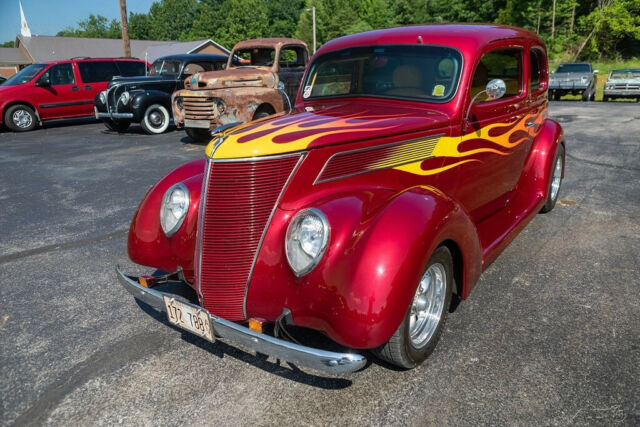 Ford Sedan 1937 image number 32