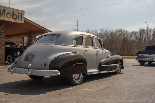 Pontiac Silver Streak 1948 image number 28