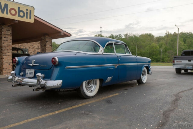 Ford Crestline 1954 image number 2