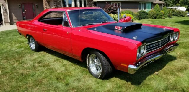 Plymouth Road Runner 1969 image number 15