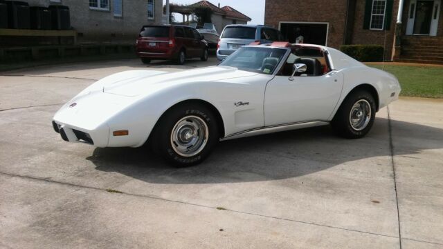 Chevrolet Corvette 1976 image number 1